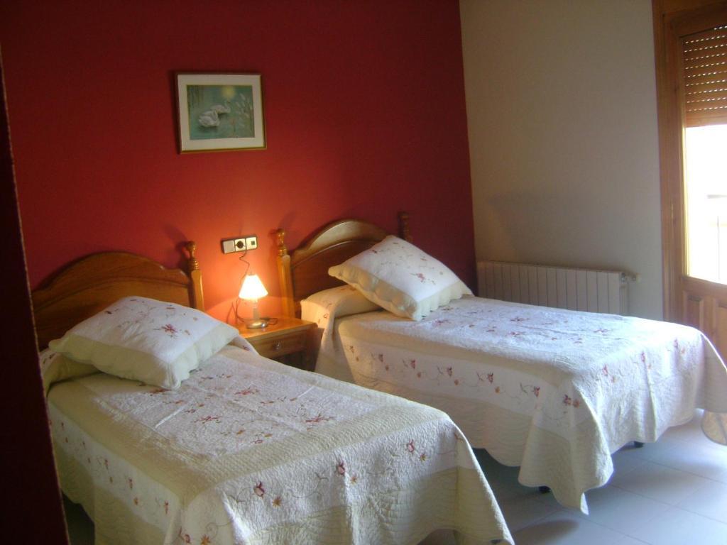 Hostal Pirineos Aínsa Zimmer foto